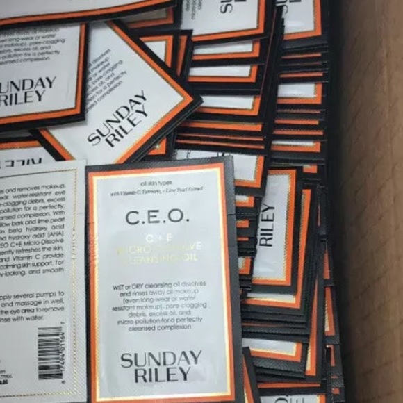 🌹Sunday Riley trial Bundle 💋 - Picture 3 of 15